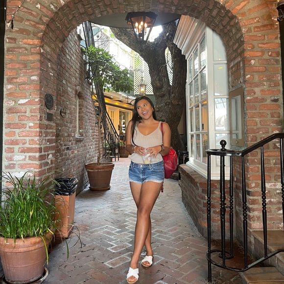 Meet your Posher, Gianna - Picture 4 of 7